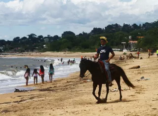 Primer domingo de playa sin cuarentena. Foto: Edwards Santos