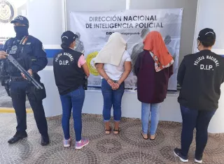 Las señaladas, de 42 y 43 años respectivamente, fueron ubicados durante dos diligencias de allanamiento