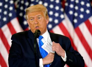 Donald Trump ha desaparecido de la vista de los estadounidenses, atrincherado en la Casa Blanca. EFE