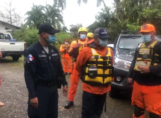 El Sistema Nacional de Protecciòn Civil llevó alimentos secos, frazadas, agua y medicinas para evitar cualquier enfermedad.