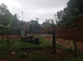 Deslizamiento de tierra en la comunidad de Villa Luisa en el corregimiento de Puerto Pilón.