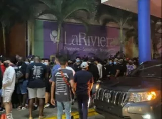 Panameños madrugan para comprar la oferta del día 