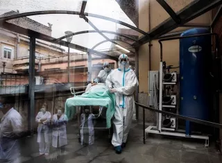 Los muertos en la pandemia han aumentado en 6.171 en las últimas veinticuatro horas. EFE