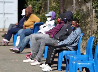 &quot;En este momento, no hay evidencia de que la nueva variante vaya asociada a una mayor gravedad o peores resultados&quot;, informó el pasado día 19 el Gobierno sudafricano en un comunicado. EFE