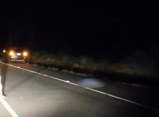 El cuerpo del hoy occiso quedó tendido en la vía.