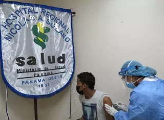 De los 150 viales recibidos 66 serán para el personal sanitario del hospital Nicolás A. Solano que aún no había sido vacunado.