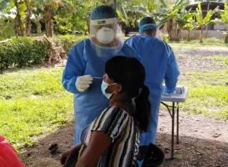 Toma de pruebas de antígenos y PCR a los residentes del corregimiento 4 de Abril.