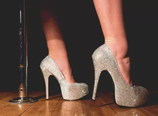 Los bailes eróticos tienen casi un año de estar en pausa por la pandemia. Foto ilustrativa / Unsplash.