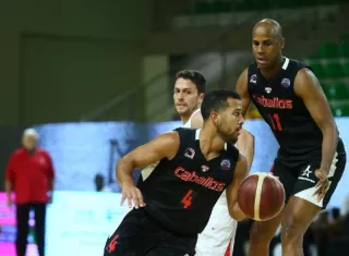 Tjader Fernández anotó la canasta del triunfo para los Caballos de Coclé.