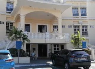 El pasado 2 de marzo de 2021, el Tribunal de Juicio, declaró culpable al hoy sentenciado por el delito de Posesión Agravada de Drogas.