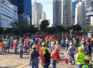 Vista general de la protesta del Suntracs en el área de Paitilla.
