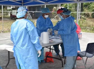 El Equipo de Respuesta Rápida realizó una jornada de hisopados en Ivu Dos Pinos, en Chiriquí.