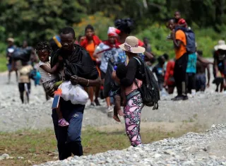 Se trata de familias enteras de haitianos pero también asiáticos, africanos y cubanos. EFE