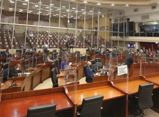 La citación de Eskildsen a la Asamblea fue aprobada, la tarde de este lunes, con 37 votos a favor, dos en contra (miembros del PRD) y cero abstenciones.