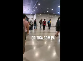 En algunas estaciones hay días en los que la empresa solo mantiene funcionando dos torniquetes.