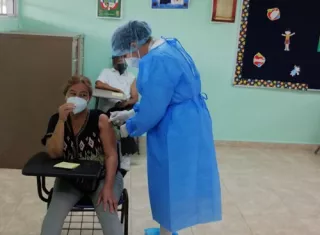 El personal sanitario de Minsa, tiene la responsabilidad de la vacunación en 30 escuelas del circuito 8-2 y 8-3.