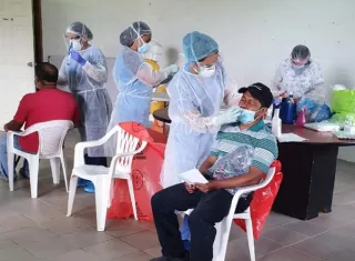 El equipo de Salud del distrito de Antón, realizó tamizaje a colaboradores de una empresa avícola del área,.