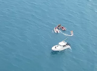 Las labores de búsqueda del cadáver se habían dificultado debido al fuerte oleaje que se registraba en esta zona costera.