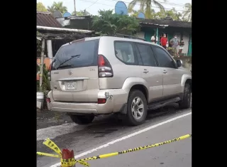 La víctima falleció dentro del automóvil que conducía.