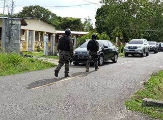 Un local comercial y una gasolinera fueron visitados por los delincuentes.  