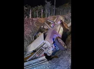 Dos personas que ocupaban el vehículo fueron trasladados hasta el hospital regional en el distrito de David.