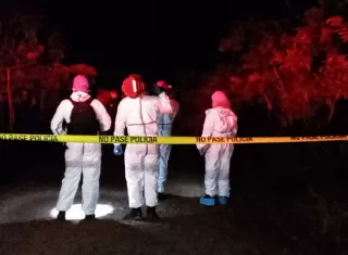 El cadáver con una cuerda atada al cuello pero sin documentos de identidad. 