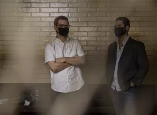 En la imagen aparecen los hermanos Luis Enrique (i) y Ricardo Alberto Martinelli Linares. Foto:  EFE Archivo