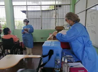 Se cuenta con tres puestos de vacunación para ambas provincias.