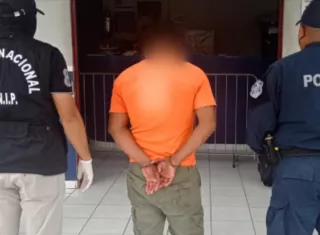 El hecho se dio el pasado 29 de mayo cuando un vecino de la localidad encuentra el cuerpo de este joven a quien identificaron como Alexander Marcucci, de 22 años.