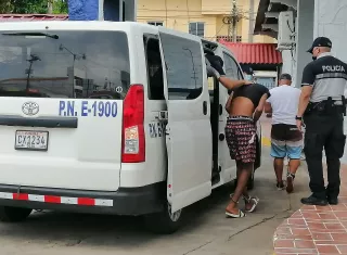 En medio de la persecución policial, dos unidades linces resultaron con heridas tras colisionar un vehículo, mientras se dirigían como apoyo en esta operación.