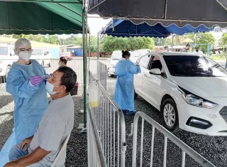 Las autoridades provinciales recurren, además de la vacunación masiva de la población, a reforzar equipos de trazabilidad.