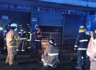 Los camisas rojas sofocaron rápidamente en incendio. Video: Alexander Santamaría 