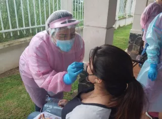 Las autoridades de salud continúan con las jornadas de hisopados