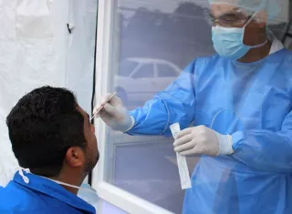 Toma de pueba de hisopado en la policlínica Dr. Santiago Barraza, en La Chorrera. Foto: Archivo 