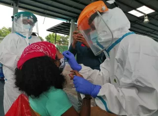 En la última jornada se ha aplicado 13,722 pruebas, con las cuales el porcentaje de positividad bajó de 9.1% (ayer), a 8.4%.