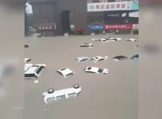 Inundaciones en China: hay más de 10 mil evacuados y temen numerosas víctimas mortales.