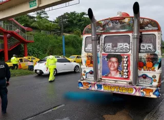 En el área se encuentra un paso peatonal.