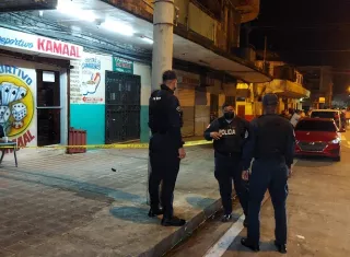 Muchas personas se tiraron al piso al escuchar las detonaciones.