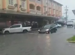 Se espera que las lluvias continúen en horas de la noche.