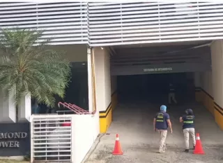 Personal del Ministerio Público revisa el área. Foto: Landro Ortiz 