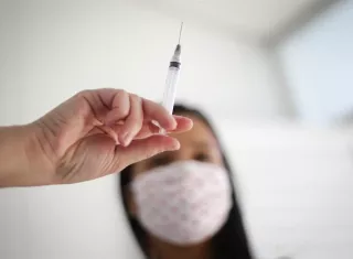 Apenas lleguen las dosis de la vacuna de AstraZeneca se empezarán a generar las citas. Foto: Ilustrativa EFE