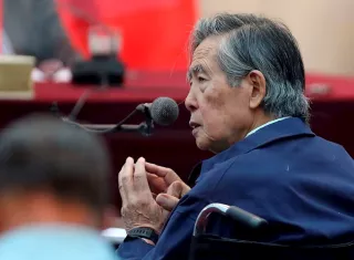 Fotografía de archivo en la que se registró al expresidente peruano Alberto Fujimori, quien gobernó entre 1990 y 2000). EFE - Foto_ Aechivo