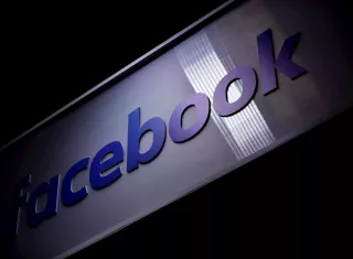 Vista del logo de la red social Facebook, en una fotografía de archivo. EFE