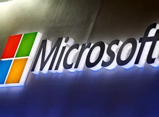 Aunque todavía no se podía acceder a él, el nuevo software ya fue mostrado al público por primera vez en un evento digital celebrado el pasado mes de junio, en que se pudo ver un sistema operativo de diseño renovado. EFE