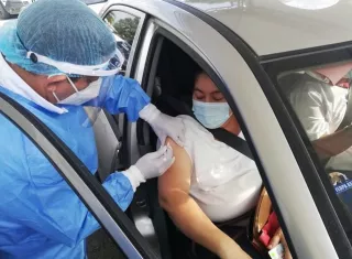 La decisión de bajar la edad para la aplicación de esta vacuna se basa en estudios realizados por la OMS y la EMA.