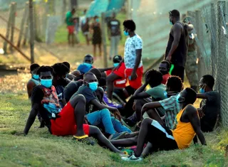 Migrantes en una Estación de Recepción de Migrantes (ERM) en Lajas Blancas, provincia del Darién (Panamá). Foto: Archivo
