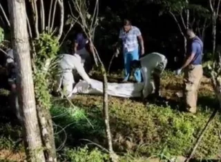 El vehículo se salió de la vía y fue a dar a un barranco en esta vía rápida. Foto: Diomedes Sánchez