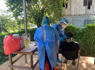 Equipos de Respuesta Rápida yde Trazabilidad practicaron pruebas de PCR en La Loma, en Bocas del Toro.