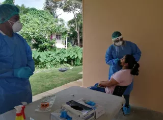 El Minsa mantiene habilitados puestos de hisopados en las 15 regiones de Salud.