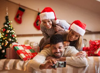 Con la pandemia se ha multiplicado el uso de la tecnología para comunicarnos. Foto / Cortesía Claro. 